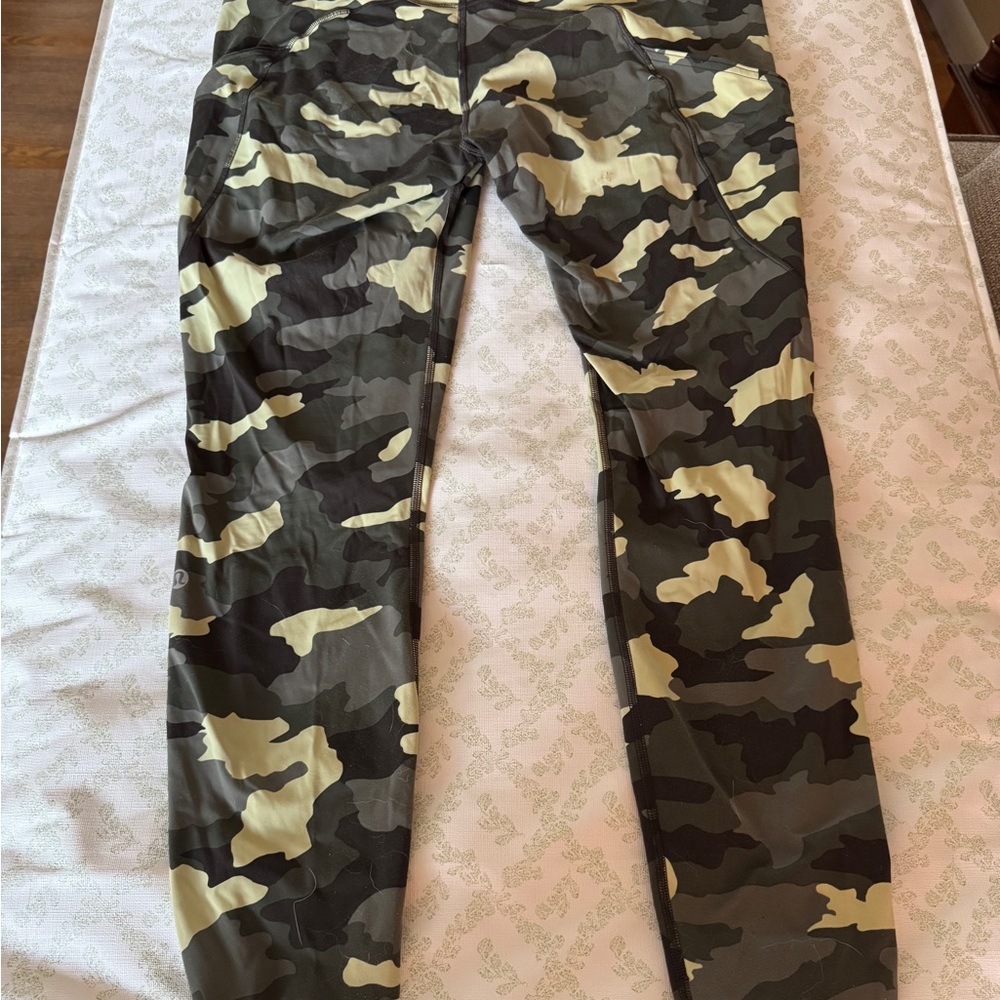 lululemon athletica Camouflage Leggings - Black and Tan